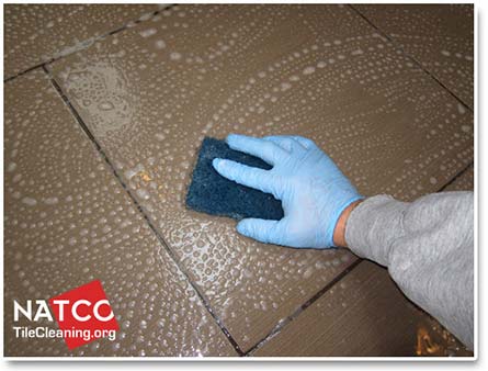aggresive scour pad for cleaning porcelain tiles